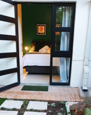 Modern studio with private garden, self check-in